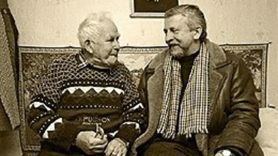 Milinkiewicz (po prawej) w rozmowie z byłym komunistą z Homla, o którym mowa w wywiadzie (fot. za by.milinkevich.org) / 