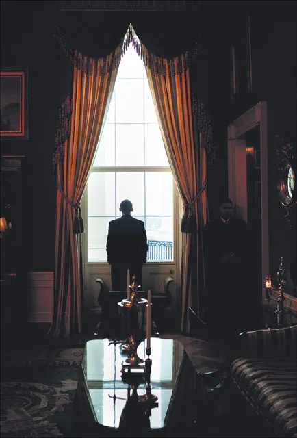 Prezydent Barack Obama w „Zielonym Pokoju”. Biały Dom, marzec, 2009 r. / fot. Pete Souza / White House / Corbis / 