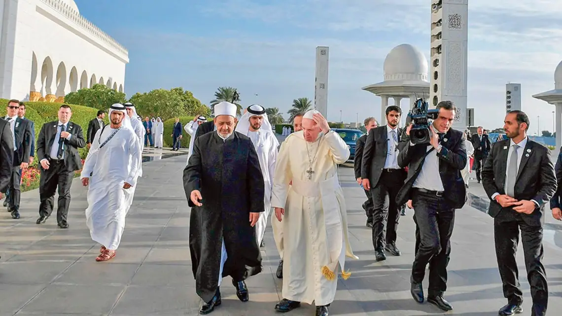 Franciszek z wielkim imamem Al-Azharu, Ahmedem al-Tayebem, Abu Zabi, 4 lutego 2019 r. / VATICAN MEDIA / AFP / EAST NEWS