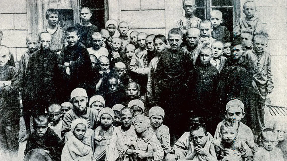 Żydowskie sieroty, które utraciły rodziny podczas pogromów, Odessa, 1919 r. / AUTOR ZDJĘCIA NIEZNANY, ZBIORY GHETTO FIGHTERS' HOUSE