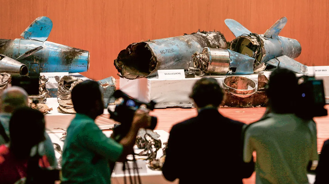 Szczątki dronów i rakiet, które uderzyły w rafinerie koncernu Saudi Aramco, na konferencji prasowej w Riadzie, 18 września 2019 r. / HAMAD I MOHAMMED / REUTERS / FORUM