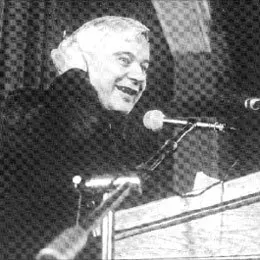 Jan Józef Lipski podczas sesji w rocznicę Marca '68, rok 1981 /fot. ze zbiorów Marii Lipskiej / 
