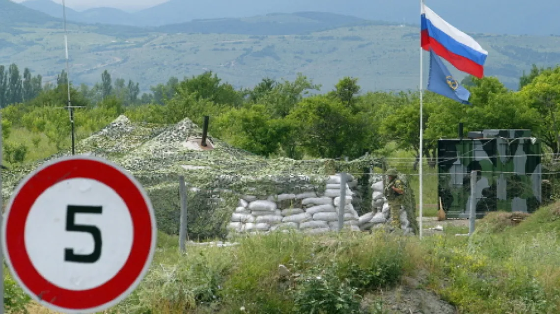 Stanowisko rosyjskich sił pokojowych nieopodal wioski Megvrikisi 150 km na północ od Tbilisi / 