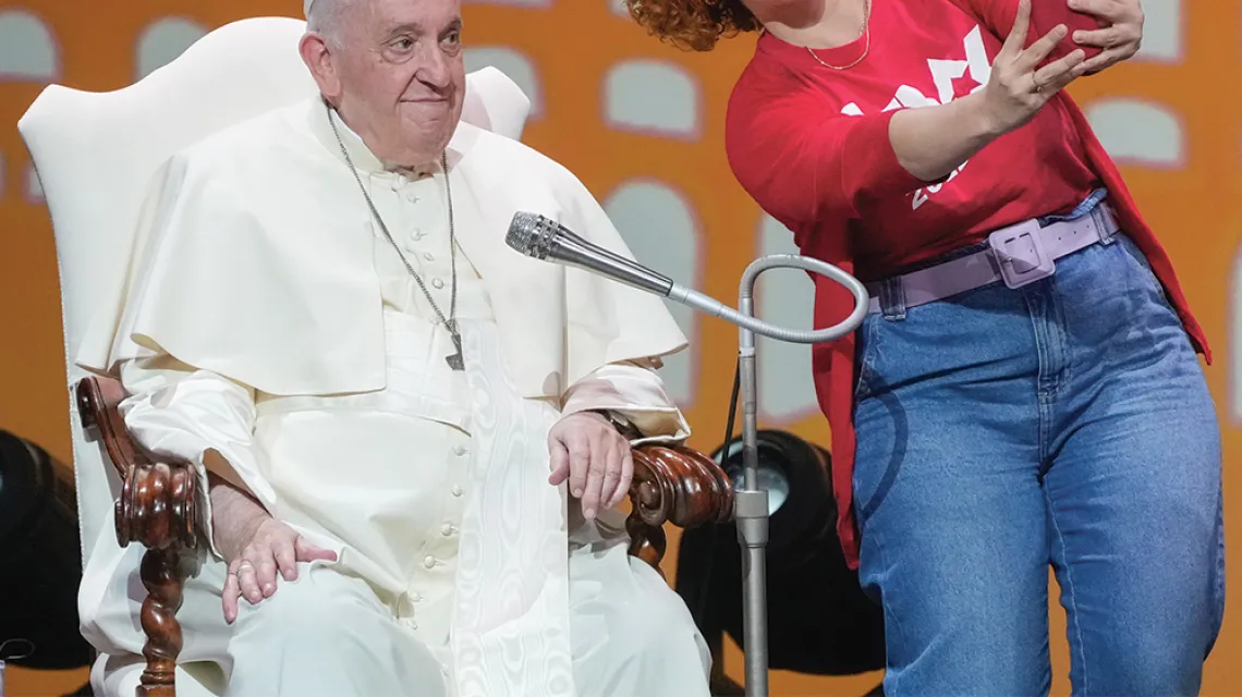 Papież Franciszek podczas spotkania z młodymi przedsiębiorcami na rzecz bardziej humanistycznej gospodarki. Asyż, 24 września 2022 r. / GREGORIO BORGIA / AP / EAST NEWS