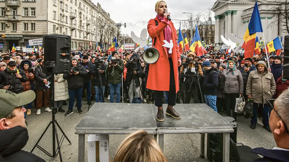 Marina Tauber, wiceprzewodnicząca prorosyjskiej Partii Șor, na wiecu antyrządowym w Kiszyniowie, 28 lutego 2023 r. / AUREL OBREJA / AP / EAST NEWS