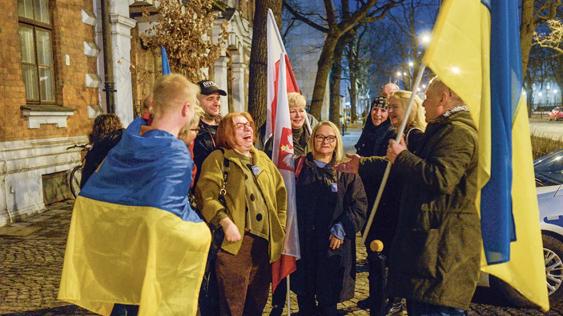 Ukraińsko-polska pikieta przeciwko demonstracji polskich narodowców  przed ambasadą ukraińską, Warszawa, 12 marca 2018 r. / JAAP ARRIENS / NURPHOTO / GETTY IMAGES