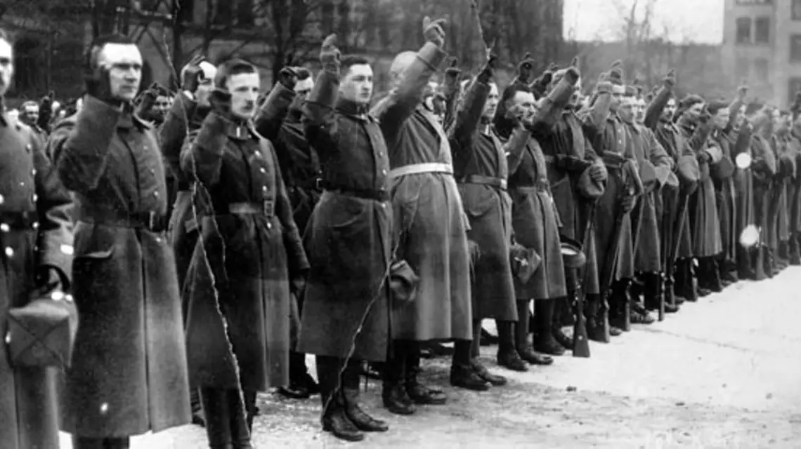 Przysięga powstańczych oddziałów na poznańskim rynku. Styczeń–luty 1919 /fot. NN, zbiory Ośrodka KARTA / 