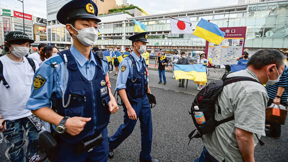 Uliczna zbiórka pieniędzy na pomoc wolontariuszom pracującym w Ukrainie. Tokio, 28 sierpnia 2022 r.  / DAVID MAREUIL / AFP / EAST NEWS
