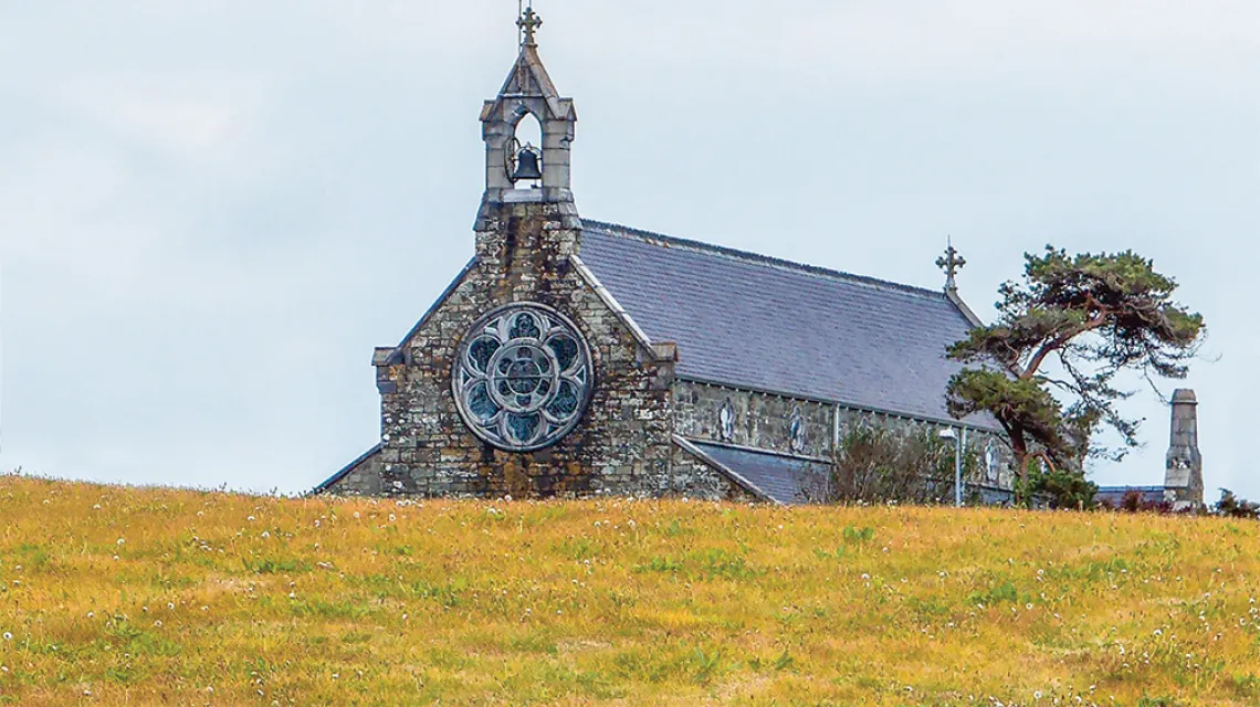 Kościół Najświętszego Serca Pana Jezusa w hrabstwie Cork, Irlandia. Maj 2022 r. / ALEX KONON / ALAMY STOCK PHOTO / BE&W