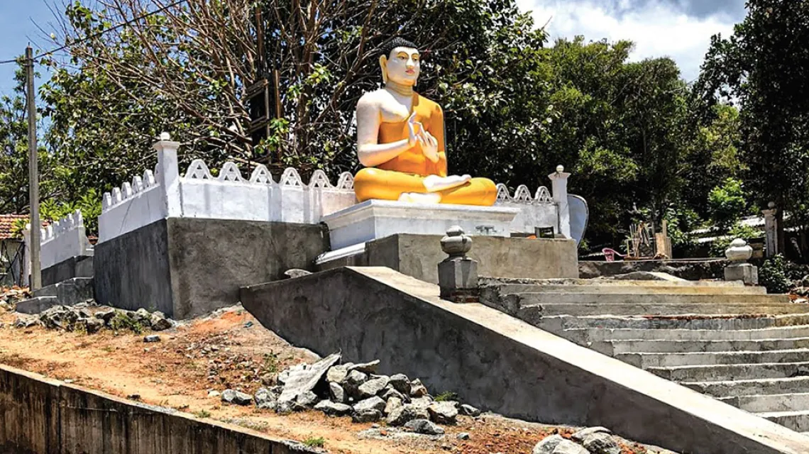 Statua Buddy w wiosce Nayaru to dla Tamilów symbol kolonizacji. Kwiecień 2019 r. / TAMILNET.COM
