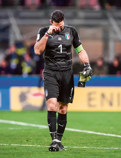 Gianluigi Buffon po meczu Włochy–Szwecja, Mediolan, 13 listopada 2017 r. / MARKUS ULMER / EAST NEWS