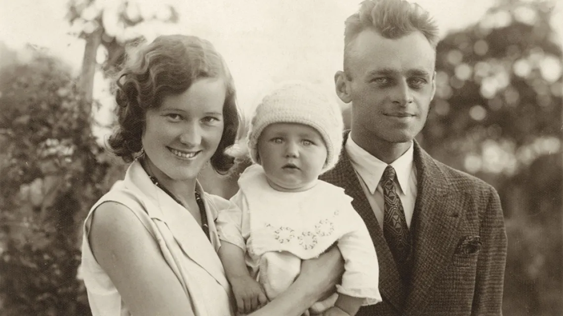 Maria i Witold Pileccy z synem Andrzejem. Ostrów Mazowiecka, 1932 r. /  / MATERIAŁY PRASOWE 