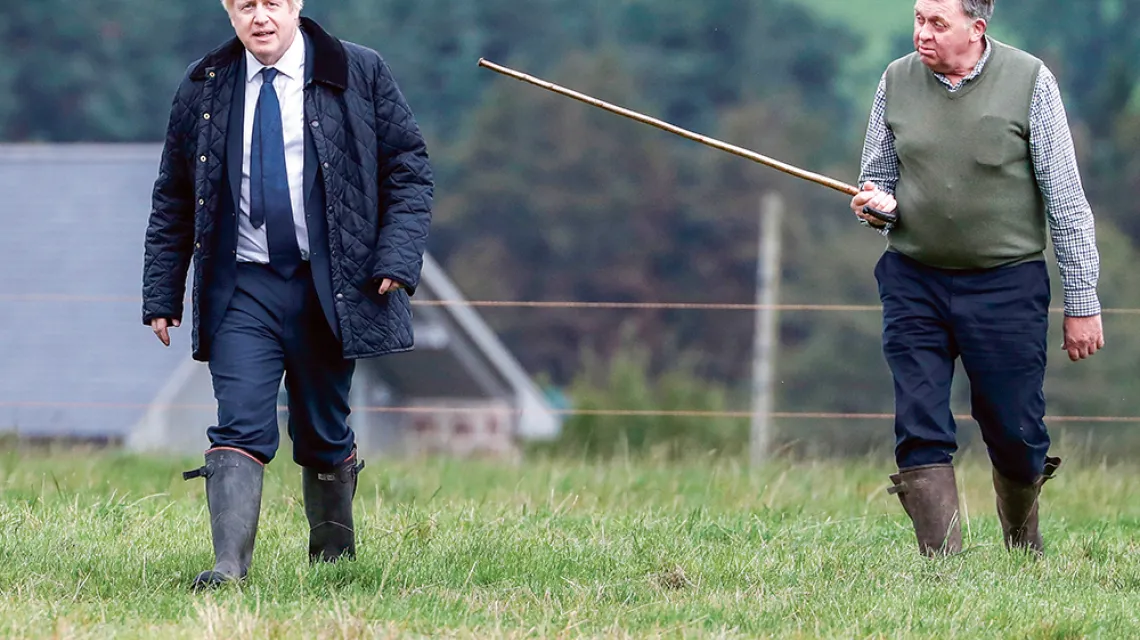 Premier Boris Johnson wizytuje farmę rolnika Petera Watsona. Darnford w Szkocji, 6 września 2019 r. / REUTERS / FORUM