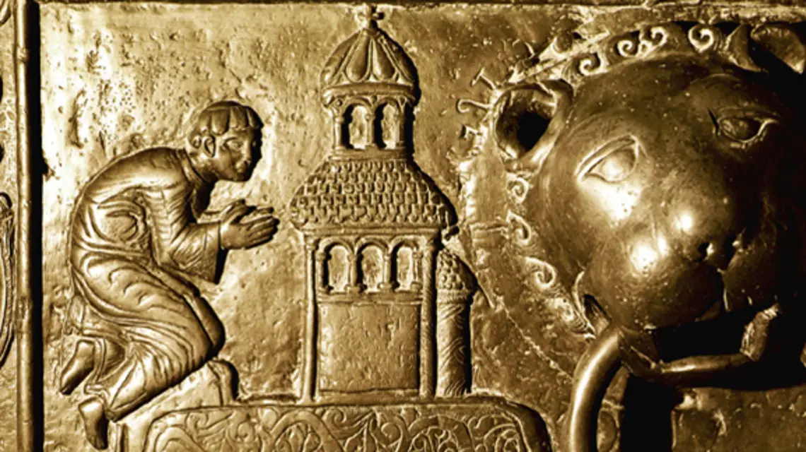 Modlitwa u grobu św. Wojciecha, fragment średniowiecznych drzwi Katedry Gnieźnieńskiej z ok. 1175 r. /fot. KNA-Bild / 