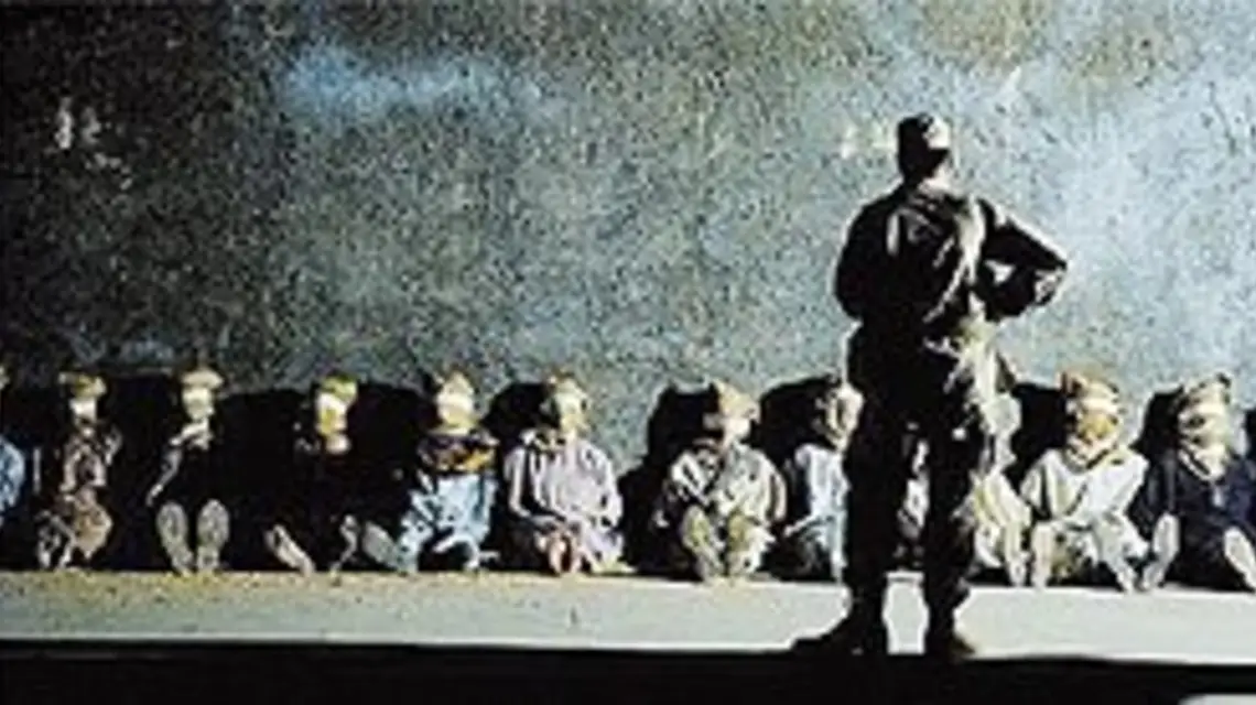 Kadr z "Drogi do Guantanamo" Winterbottoma / 