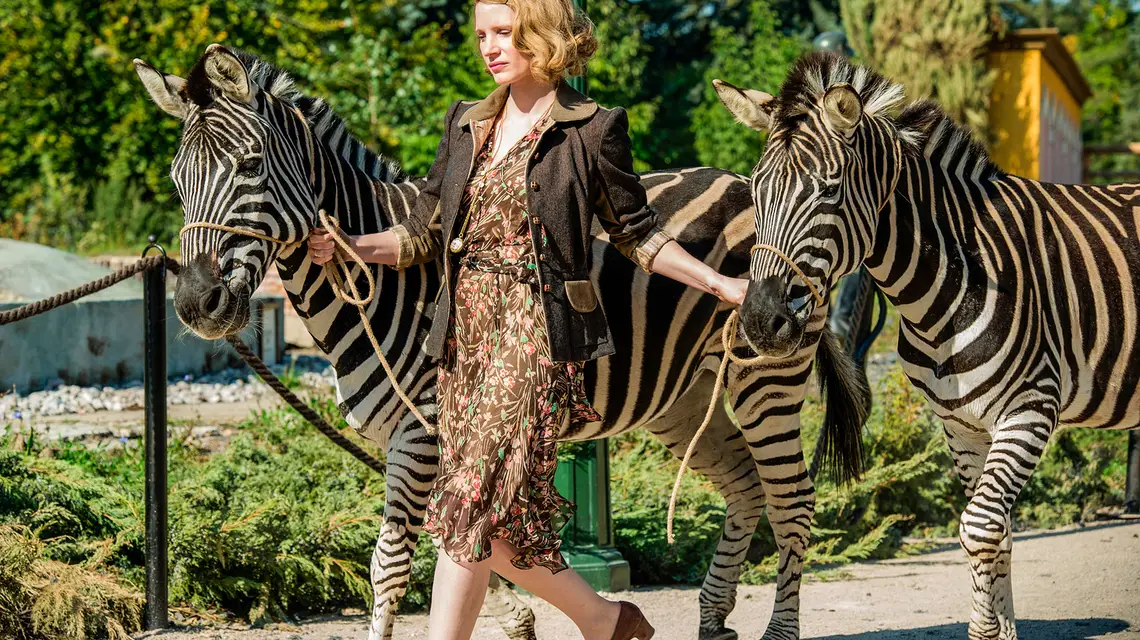 Jessica Chastain w roli Antoniny Żabińskiej; kadr z filmu „Azyl”. / Fot. Kevin Rivoll