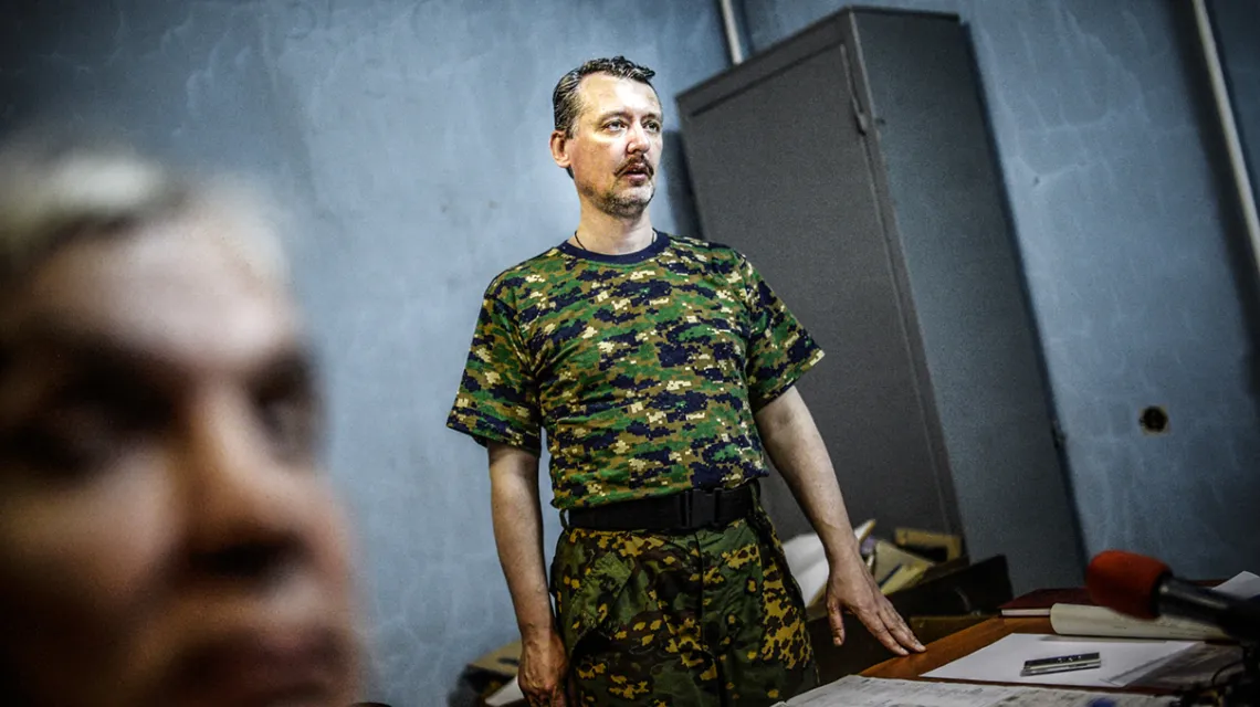 Rosyjski pułkownik Igor Girkin, przywódca tzw. Donieckiej Republiki Ludowej, na konferencji prasowej w Doniecku, 27.07.2014 r. /  / Fot. EVGENIY MALOLETKA/ AP/EASTNEWS