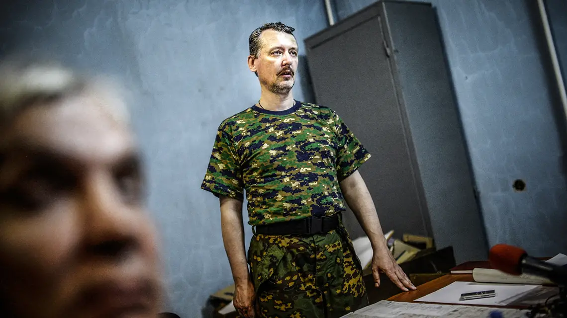 Rosyjski pułkownik Igor Girkin, przywódca tzw. Donieckiej Republiki Ludowej, na konferencji prasowej w Doniecku, 27.07.2014 r. / / Fot. EVGENIY MALOLETKA/ AP/EASTNEWS