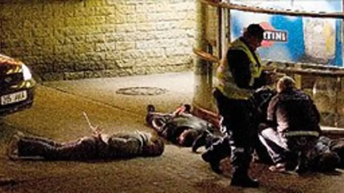 Tallin: policja zatrzymuje uczestników zajść /fot. AP - Agencja Gazeta / 