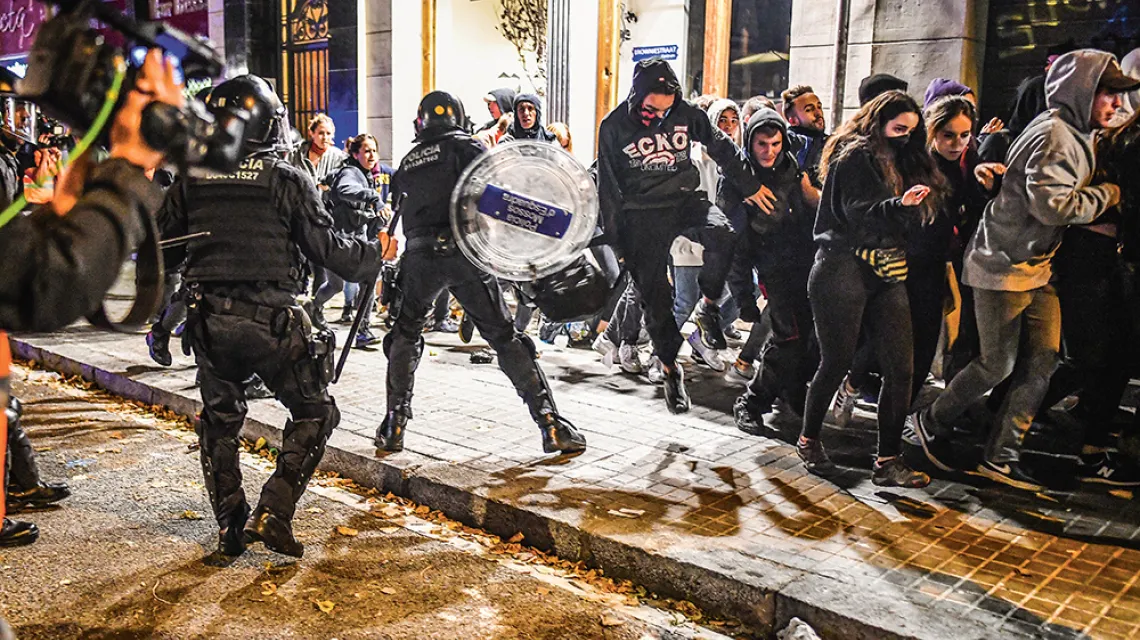 Zamieszki po wyroku hiszpańskiego Sądu Najwyższego, Barcelona, 17 października 2019 r. / Fot. Jeff J. Mitchell / Getty Images / 