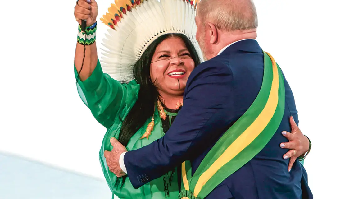 Nowa minister ds. ludności rdzennej Brazylii Sonia Guajajarai prezydent Luiz Inácio Lula da Silva,pałac prezydencki Planalto w Brasílii,1 stycznia 2023 r. / SERGIO LIMA / AFP / EAST NEWS