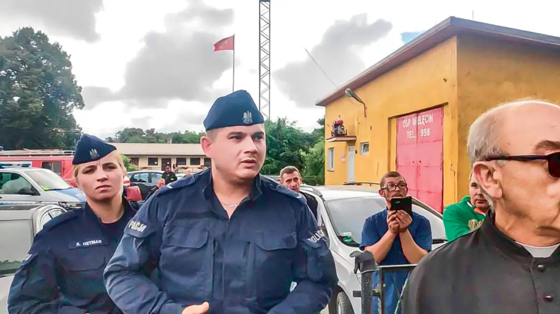 Protest parafian i interwencja policji w Mielęcinie, 29 sierpnia 2021 r. / NORBERT FRĄTCZAK