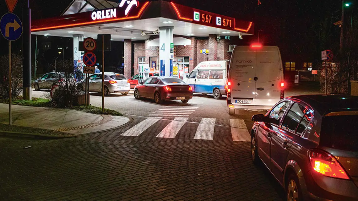 W dniu inwazji Rosji na Ukrainę kierowcy ruszyli po paliwo. Bydgoszcz, 24 lutego 2022 r. / ROMAN BOSIACKI / AGENCJA WYBORCZA.PL