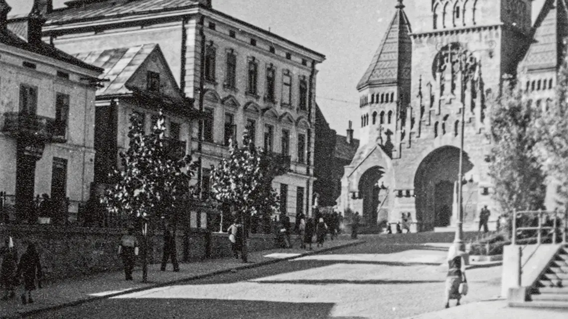 Kościół dominikanów, w którym zbierali się powstańcy. Czortków, lata 1939-1945. / NARODOWE ARCHIWUM CYFROWE