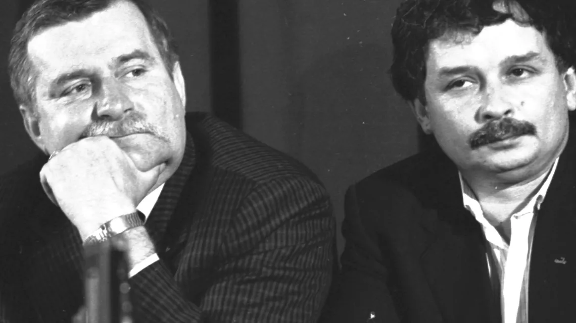 Lech Wałęsa i Lech Kaczyński w 1989 r. / fot. Stefan Kraszewski / PAP / 