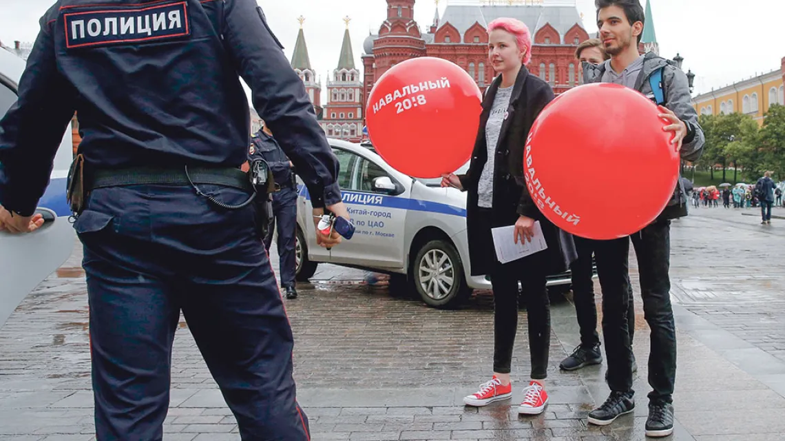 Wolontariusze popierający Aleksieja Nawalnego, Moskwa, 8 lipca 2017 r. / MAXIM ZMEYEV / AFP / EAST NEWS