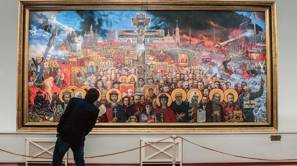 Centralną postacią wśród artystów, którzy nacjonalizm godzili z komunizmem, był malarz Ilja Głazunow (1930-2017). Na zdjęciu: jego obraz „Wieczna Rosja” z 1988 r. w galerii w Moskwie. / MAXIM SHIPENKOV / PAP
