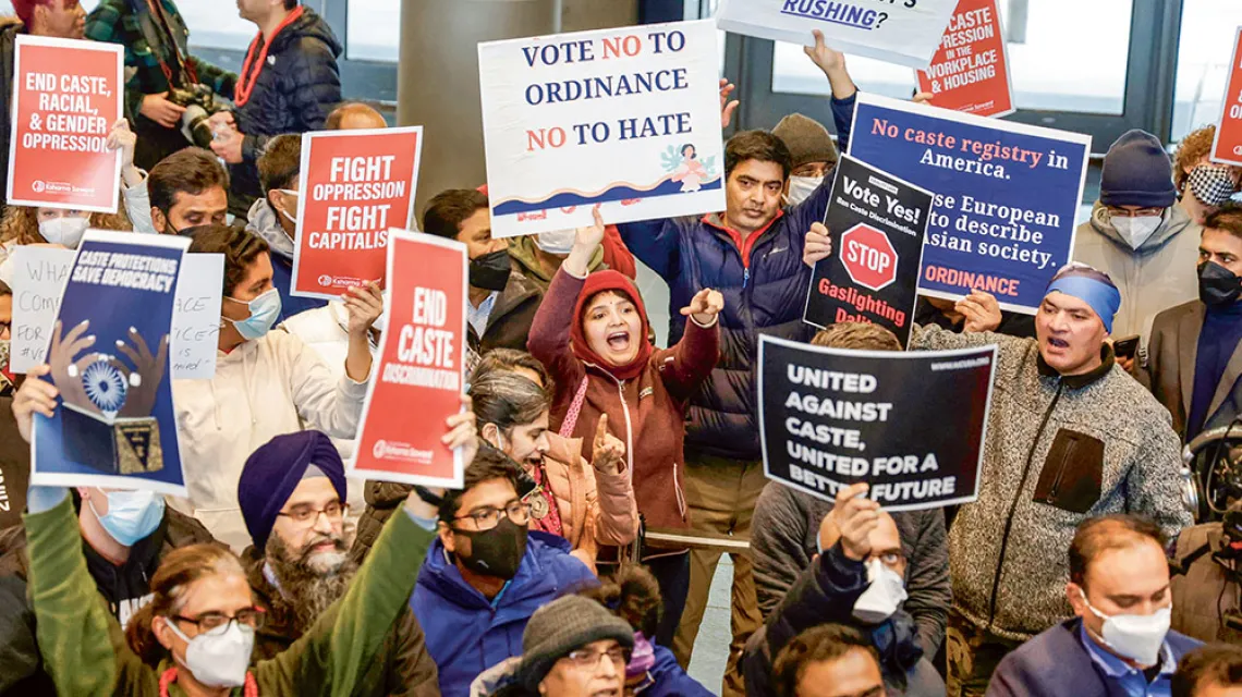 Demonstracje przeciwników i zwolenników ustawy zakazującej dyskryminacji kastowej w Seattle, luty 2023 r. / JOHN FROSCHAUER / AP / EAST NEWS