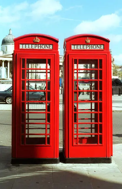 Angielskie budki telefoniczne /fot. KNA-Bild / 