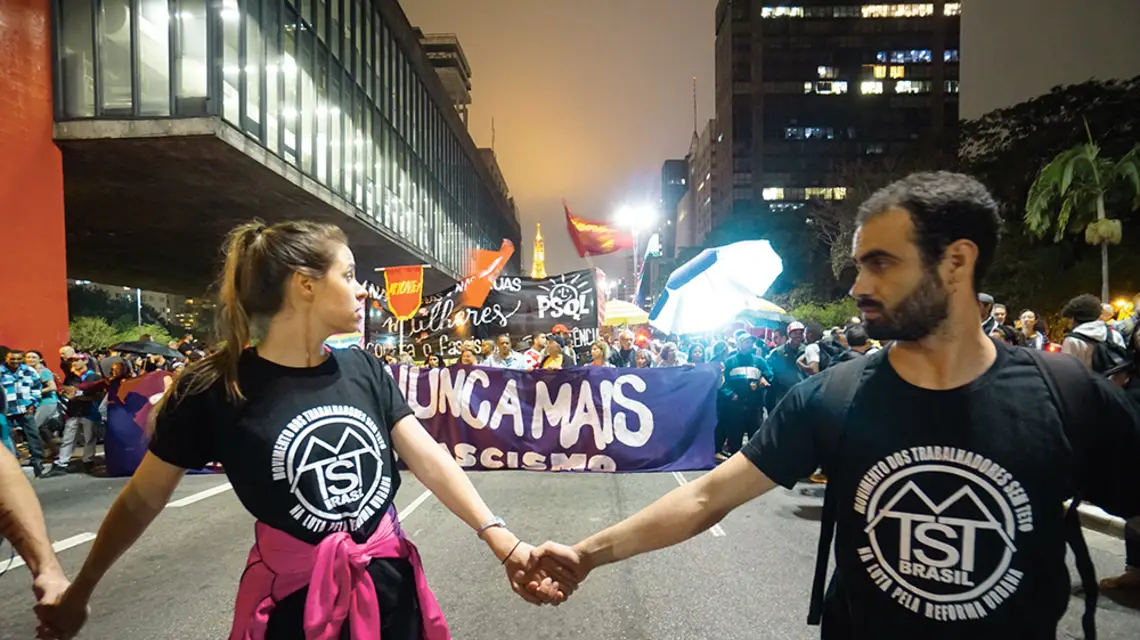 Demonstracja przeciwko Jairowi Bolsonaro po pierwszej turze wyborów prezydenckich. São Paulo, 10 października 2018 r. / CRIS FAGA / NURPHOTO / EAST NEWS