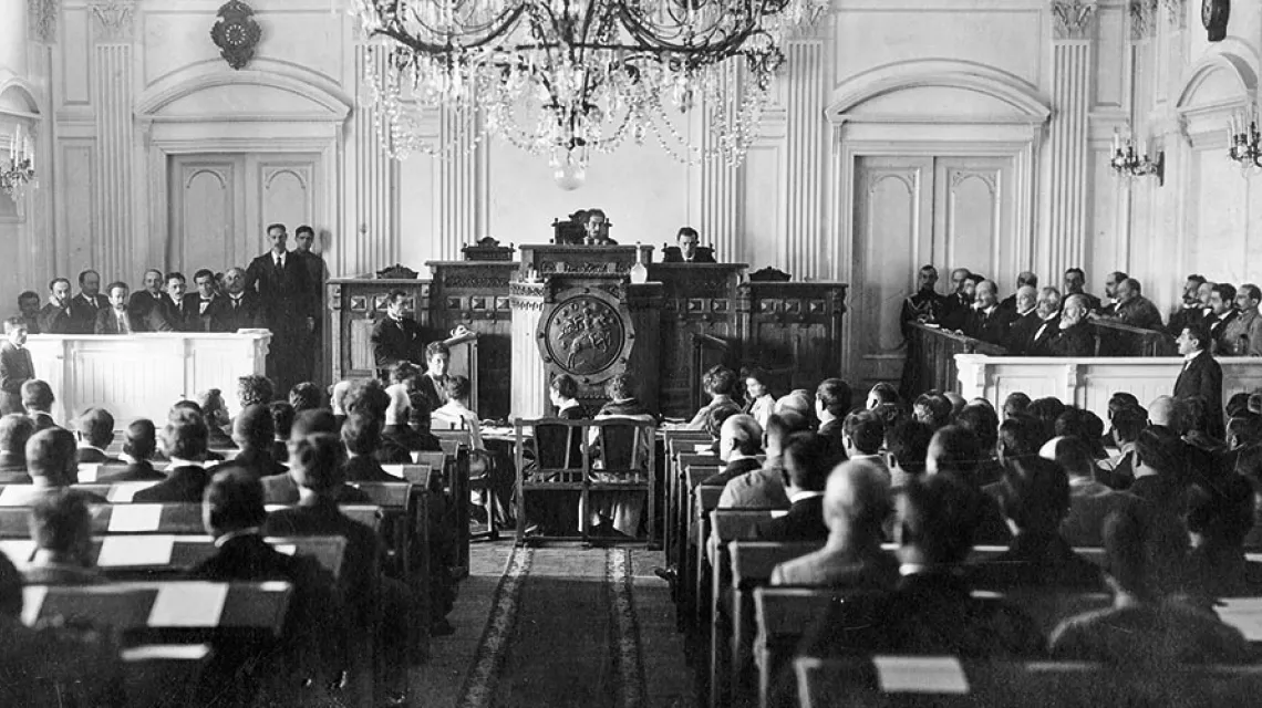 Zgromadzenie założycielskie niepodległej Gruzji. Tyflis (tak nazywało się wówczas obecne Tbilisi), rok 1918. / NARODOWE ARCHIWUM GRUZJI