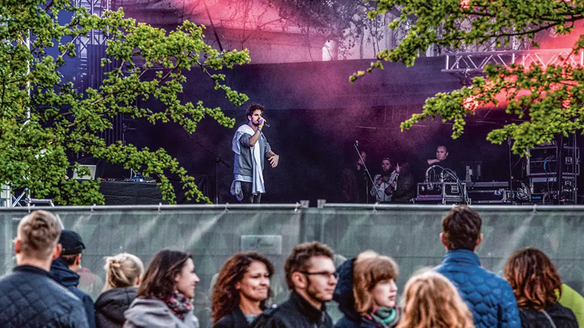 Taco Hemingway na Enea Spring Break 2016, plac Wolności, Poznań, 22 kwietnia 2016 r. / JACEK MÓJTA / SPRING BREAK