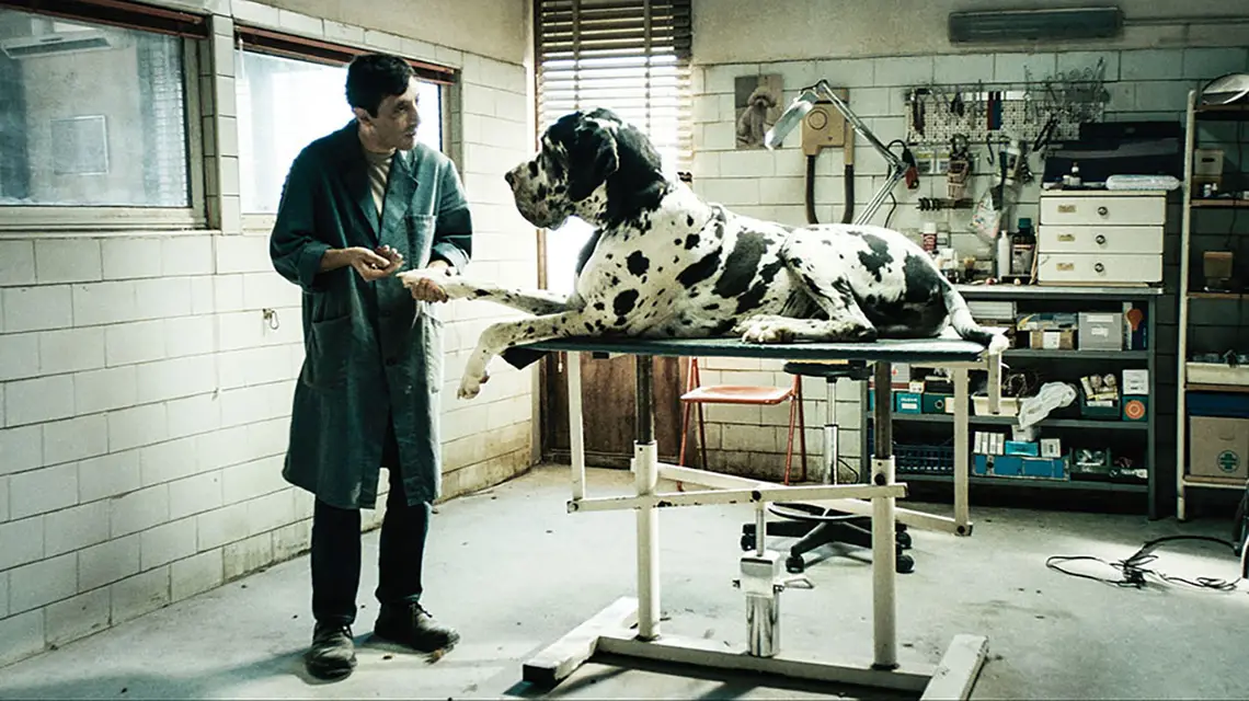 Kadr z filmu „Dogman” / M2 FILMS