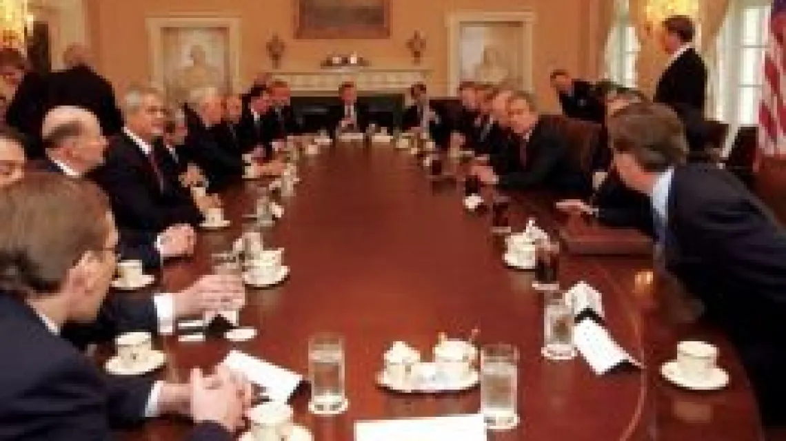 29 marca 2004. Spotkanie prezydenta Busha z przywódcami Bułgarii, Estonii, Litwy, Łotwy, Słowacji, Słowenii i Rumunii oraz Chorwacji, Albanii i Macedonii. / 