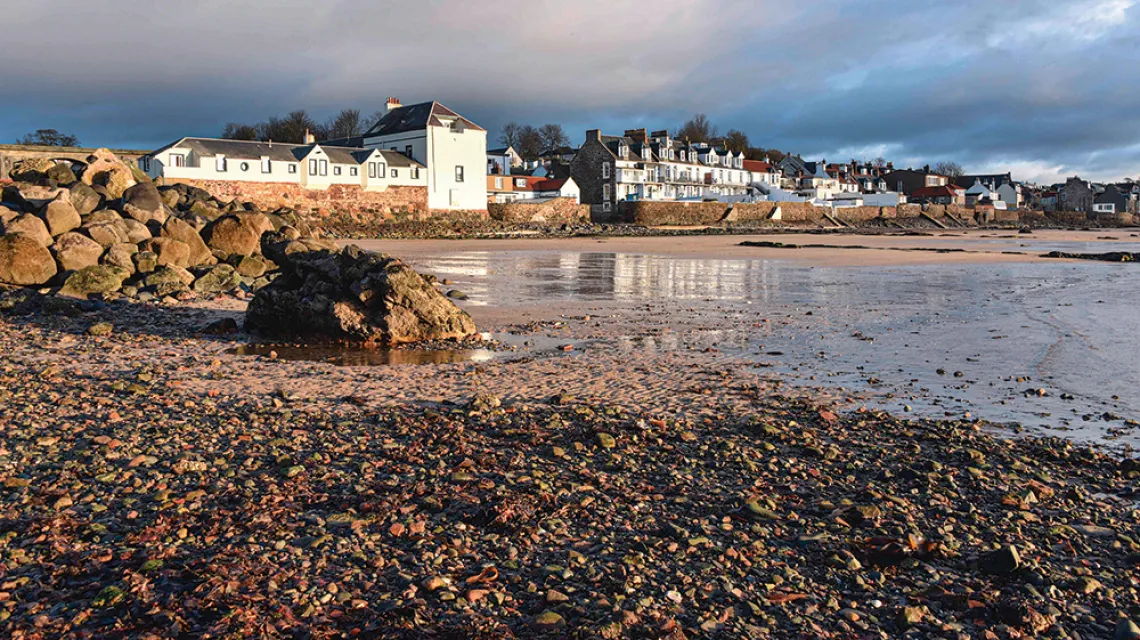 Lower Largo, zatoka i widok na hotel Crusoe. Szkocja, 19 listopada 2021 r. / WICEK SOSNA