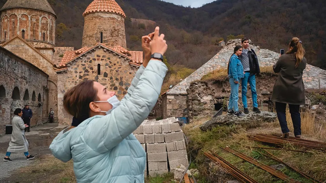 Na mocy porozumienia pokojowego z Azerbejdżanem Ormianie opuszczają dystrykt Karwaczar, na terenie którego leży klasztor Dadivank z IX w. 12 listopada 2020 r. / ALEX MCBRIDE / GETTY IMAGES
