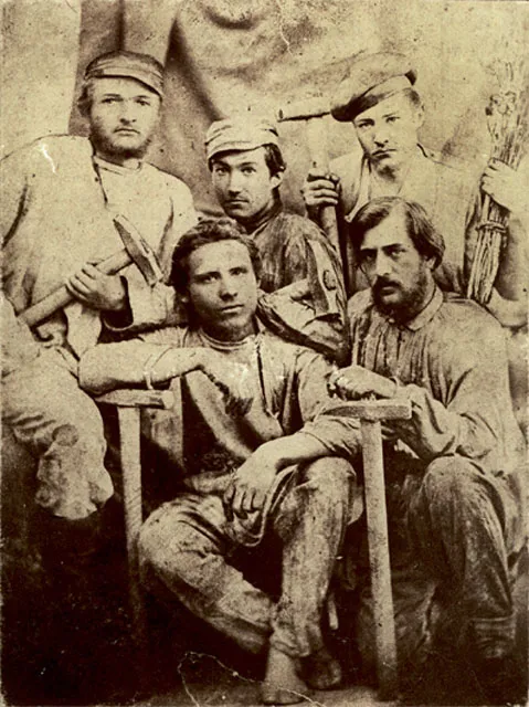 Zesłańcy styczniowi, warzelnia soli „Usole” pod Irkuckiem, 1866 r. /fot. z kolekcji Wojciecha Nowickiego / 