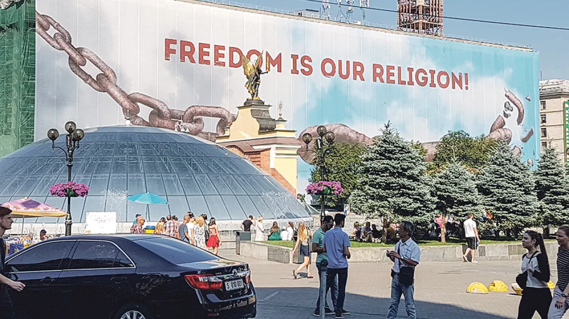 „Wolność jest naszą religią” – baner na kijowskim Majdanie / WOJCIECH KONOŃCZUK