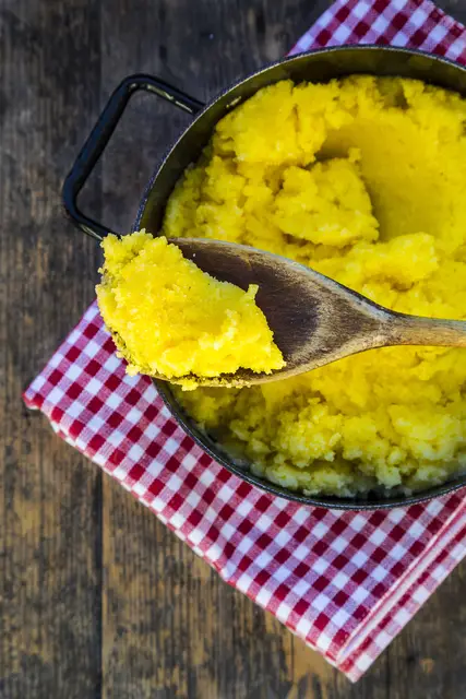 Polenta (przepis na końcu tekstu) / Fot. Larissa Veronesi / WESTEND61 / CORBIS