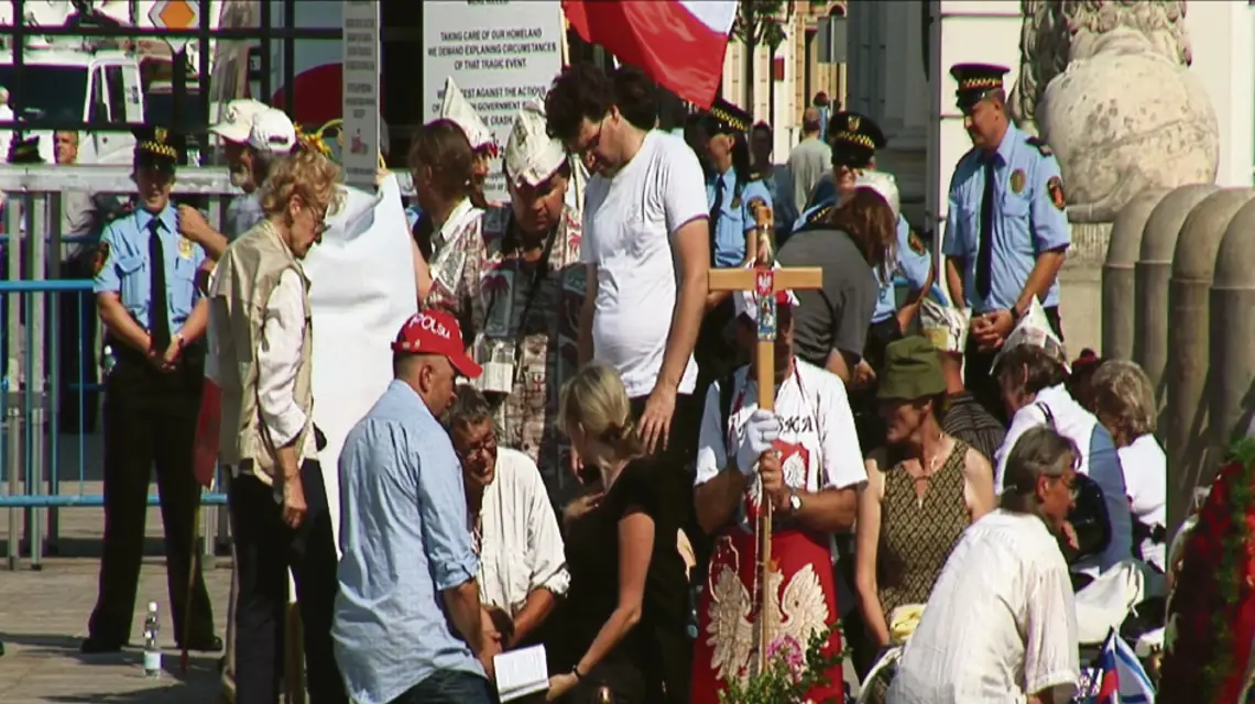 Kadr z filmu Artura Żmijewskiego "Katastrofa" / fot. dzięki uprzejmości Fundacji Galerii Foksal / 