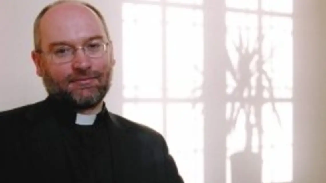 O. Dariusz Kowalczyk (ur. 1963), przełożony Prowincji Wielkopolsko-Mazowieckiej Towarzystwa Jezusowego, wykładowca teologii dogmatycznej i fundamentalnej na Papieskim Wydziale Teologicznym "Bobolanum". / 