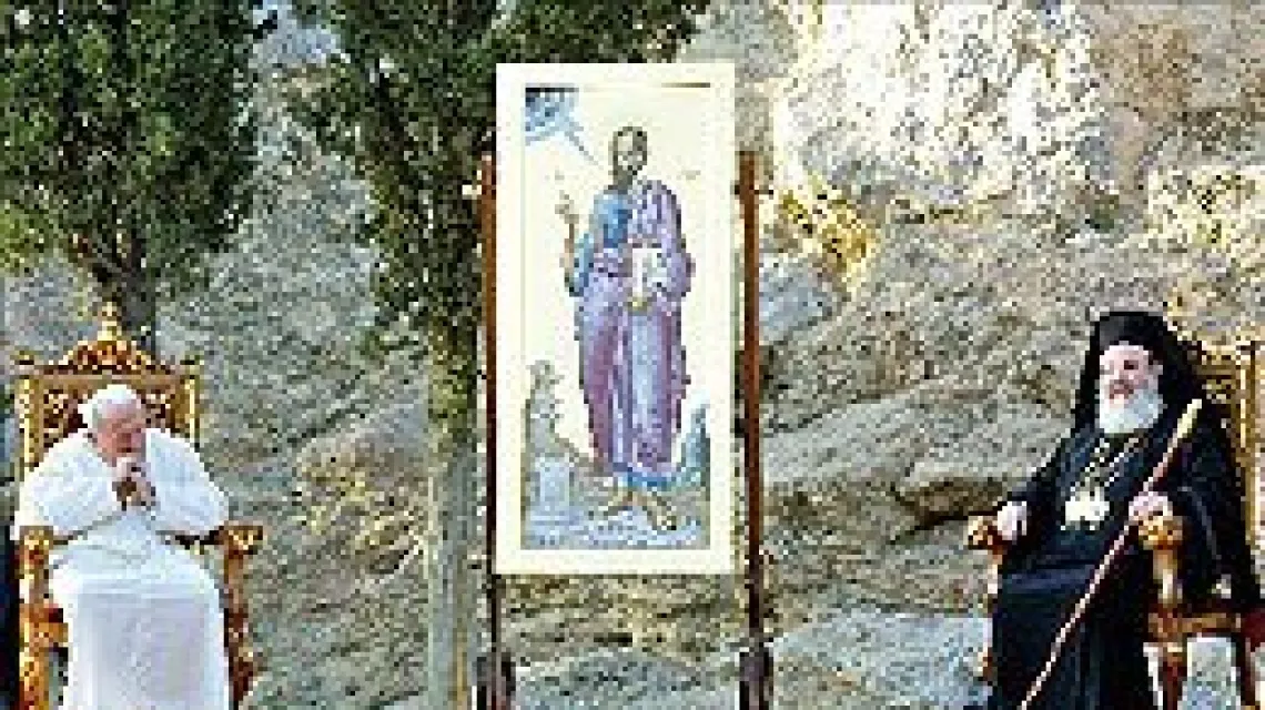 Abp Chrystodulos z Janem Pawłem II podczas pielgrzymki Papieża do Grecji, 2001 r. / 