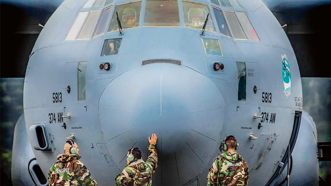 W strefie zagrożenia: ćwiczenia amerykańskich sił powietrznych w bazie Yokota k. Tokio, Japonia, 14 stycznia 2018 r. / YASUO OSAKABE / US AIR FORCE