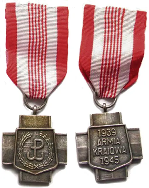 Krzyż AK - projekt rzeźbiarza inż. Andrzeja Bobrowskiego z Londynu (powstańca warszawskiego ps. „Marek”) / 