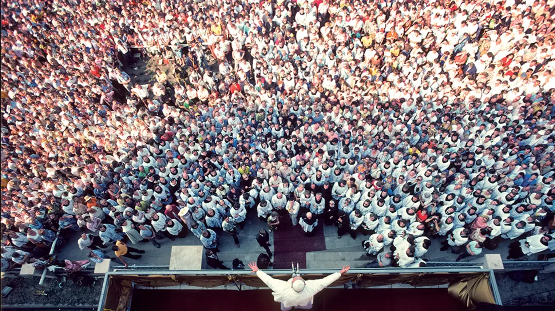 Przemowa papieża przed katedrą gnieźnieńską podczas pielgrzymki do Polski, 3 czerwca 1979 r. CHUCK FISHMAN / GETTY IMAGES / 