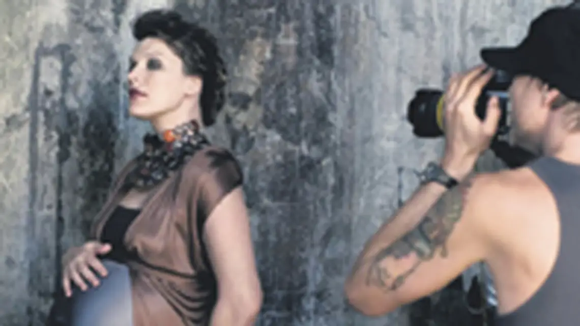 Milla Jovovich w obiektywie Finna / Gutek Film / 